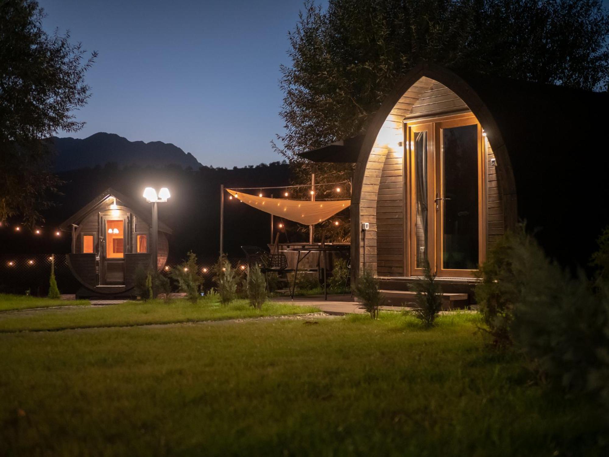 Glamp In Style Pods Resort Bran  Buitenkant foto