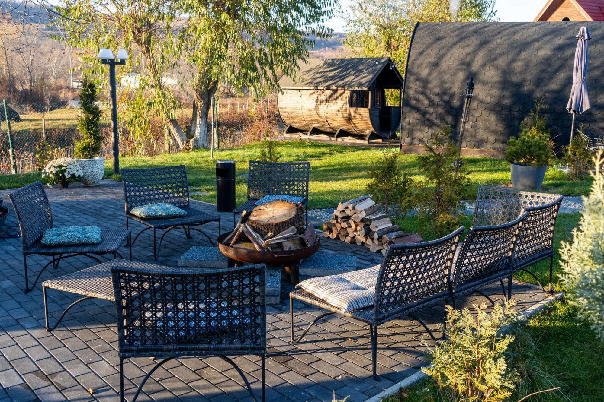 Glamp In Style Pods Resort Bran  Buitenkant foto