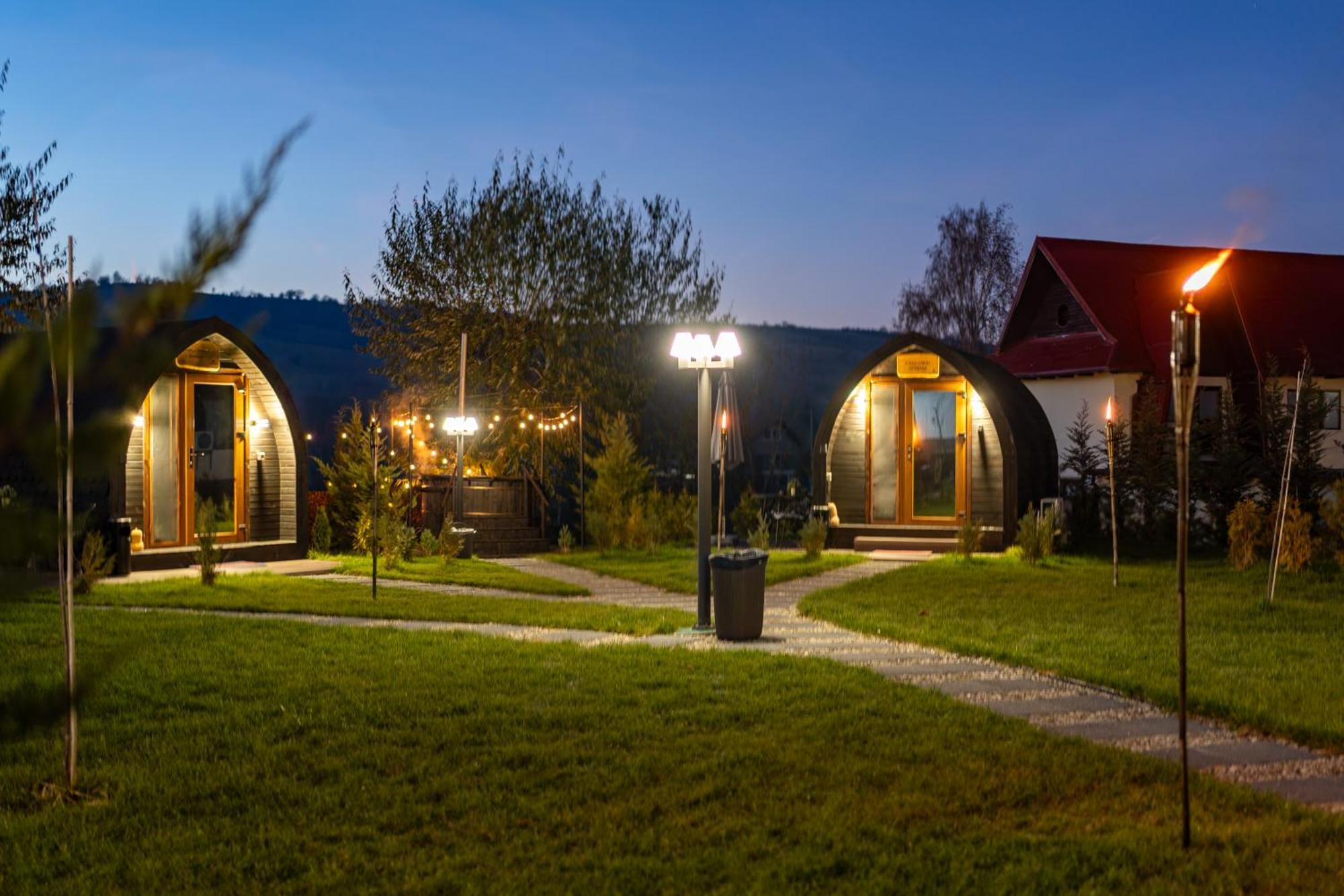 Glamp In Style Pods Resort Bran  Buitenkant foto