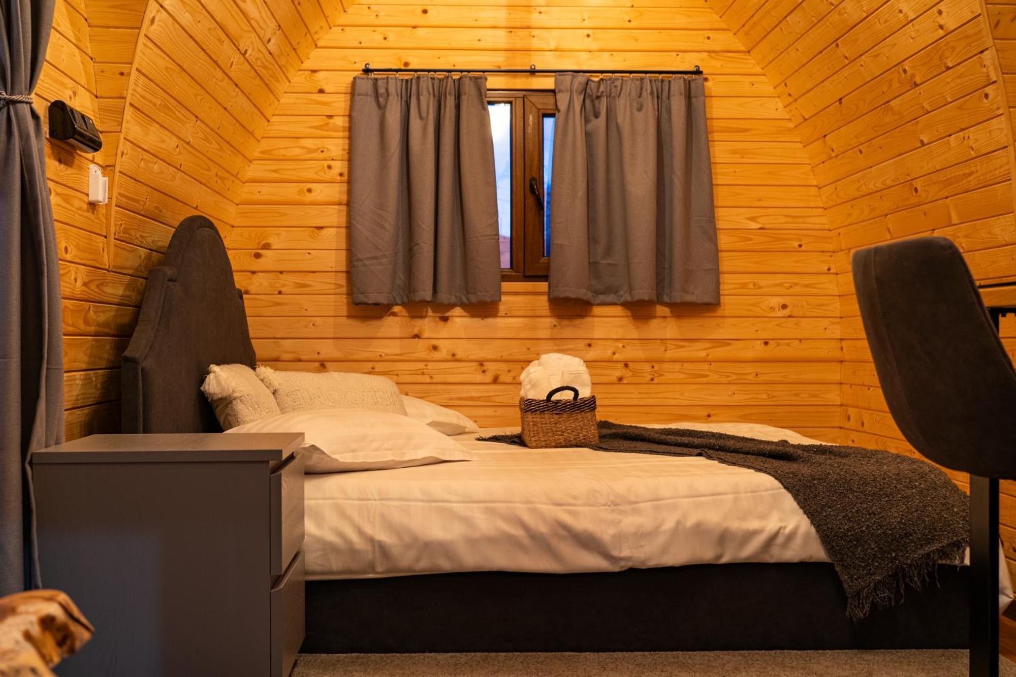 Glamp In Style Pods Resort Bran  Buitenkant foto