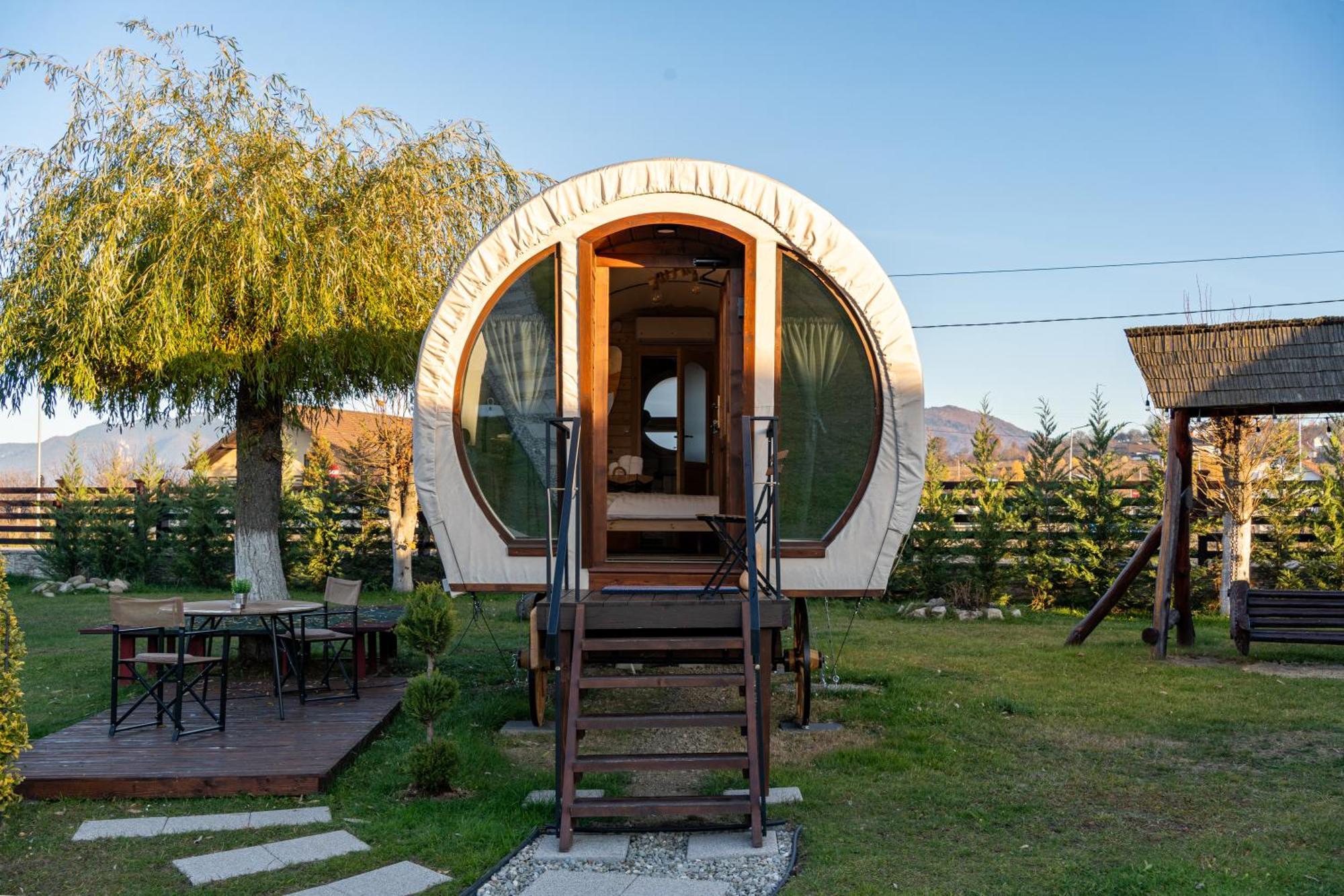 Glamp In Style Pods Resort Bran  Buitenkant foto
