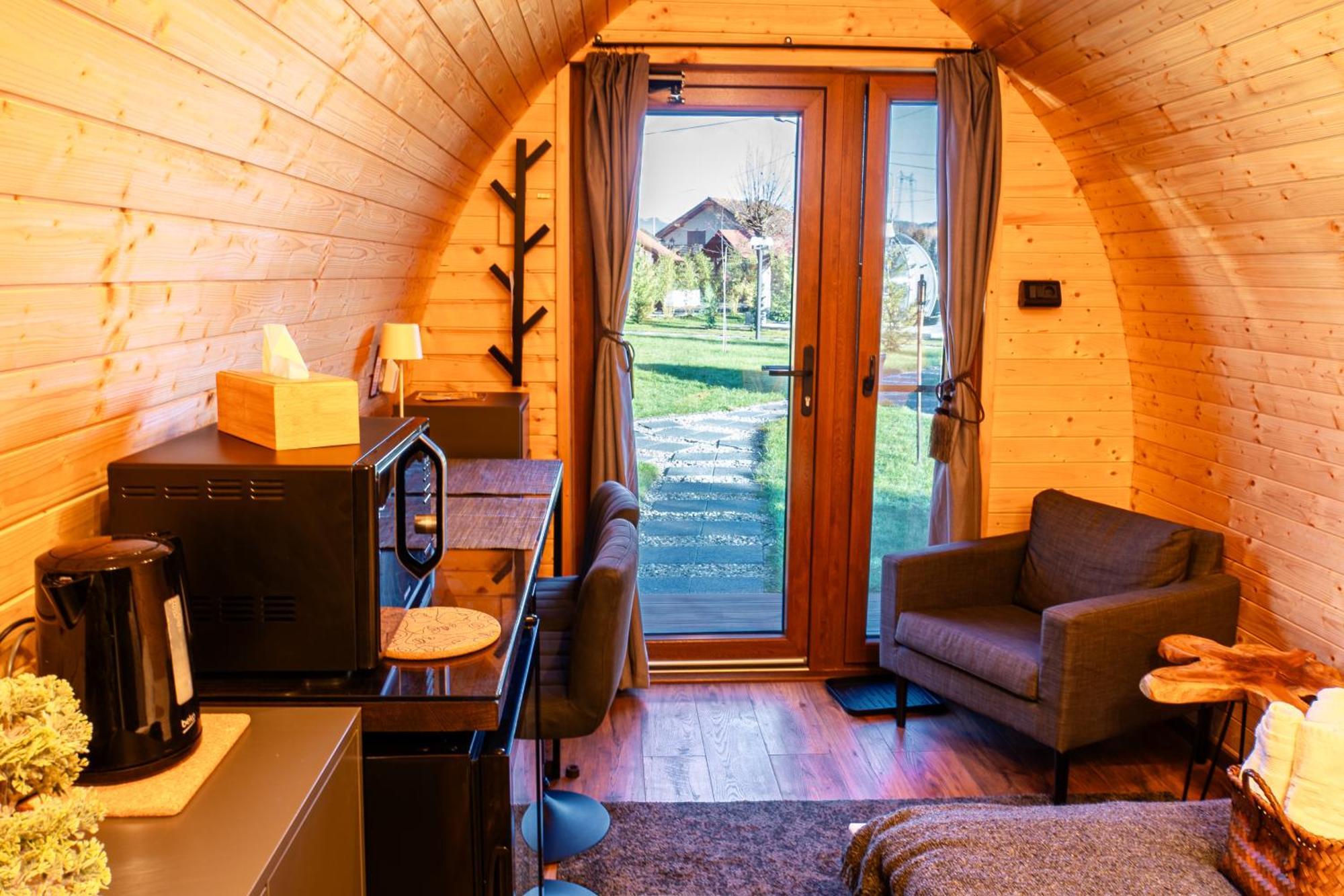 Glamp In Style Pods Resort Bran  Buitenkant foto
