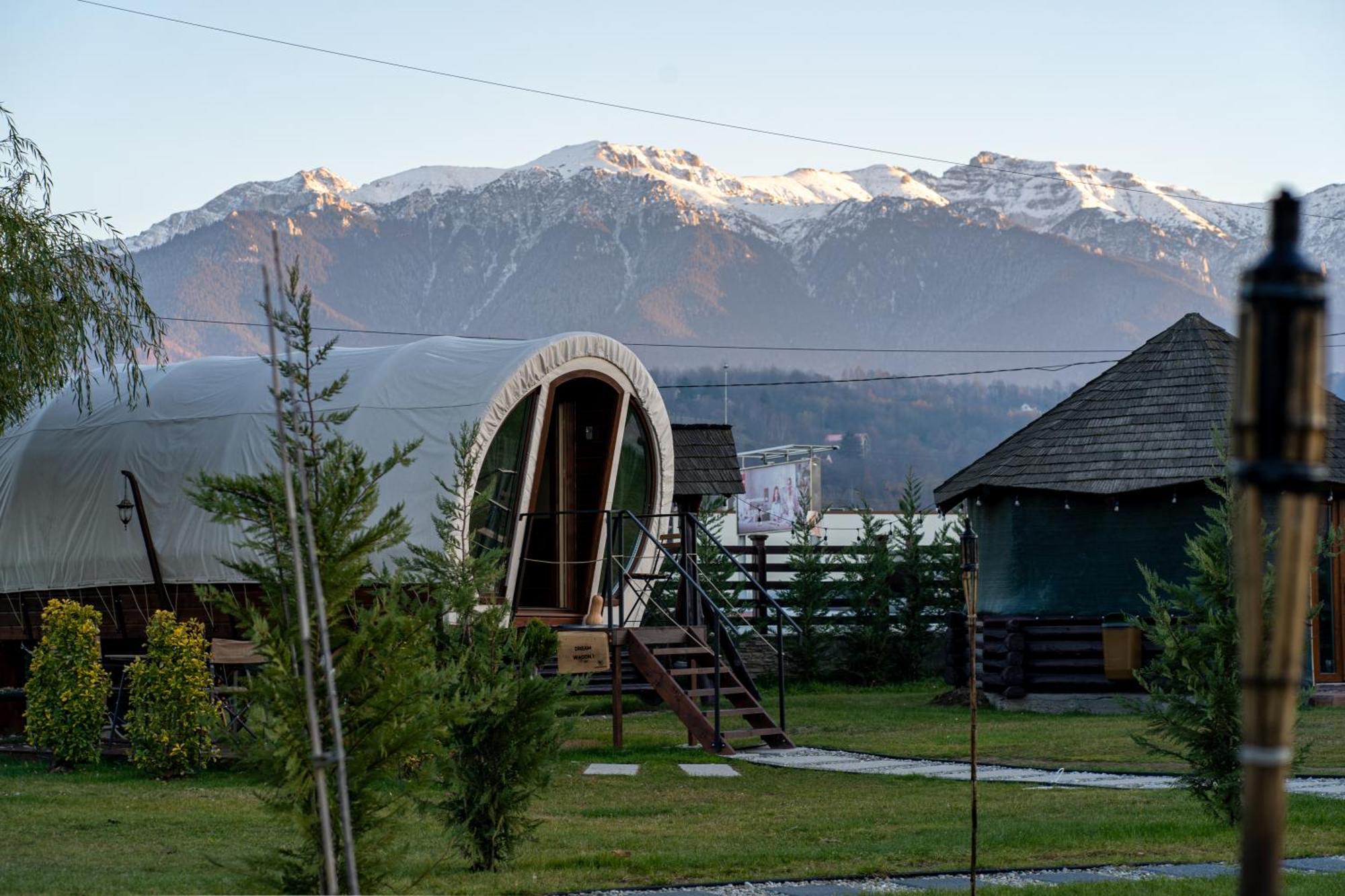 Glamp In Style Pods Resort Bran  Buitenkant foto