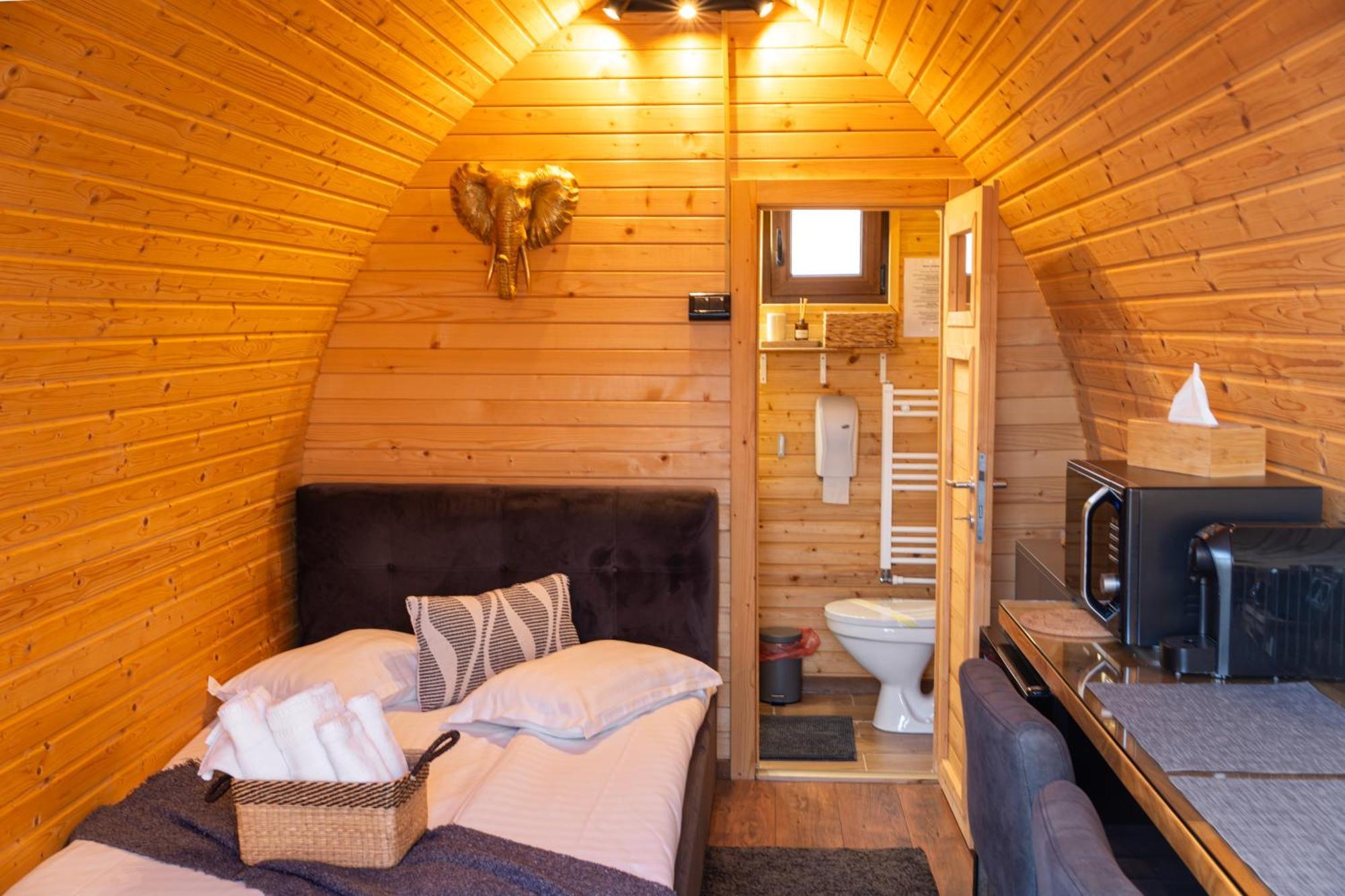 Glamp In Style Pods Resort Bran  Buitenkant foto