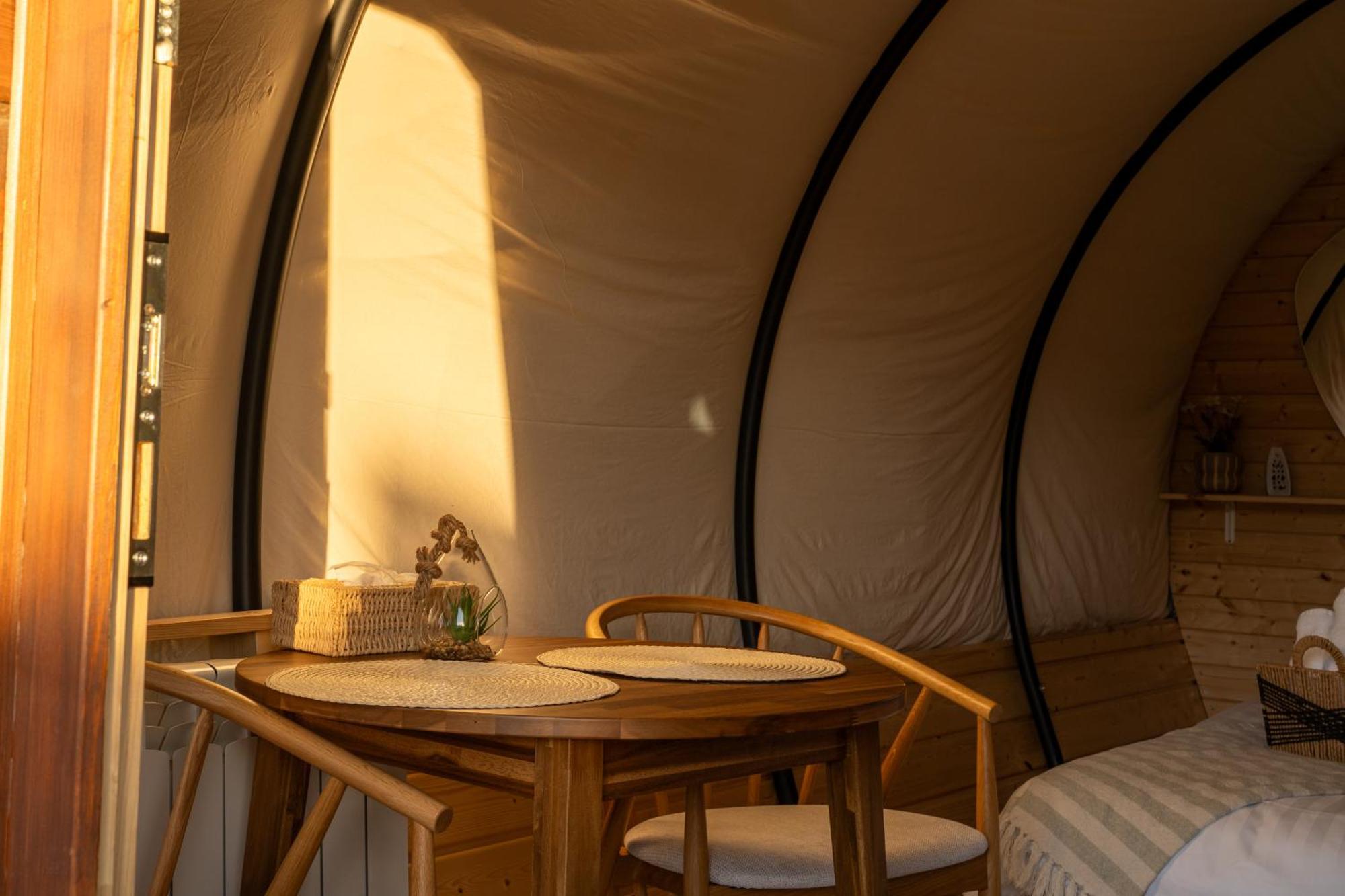 Glamp In Style Pods Resort Bran  Buitenkant foto